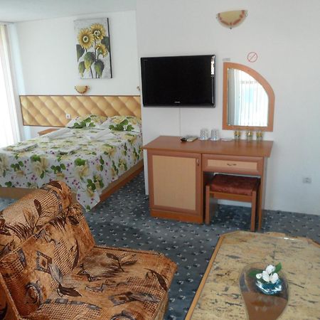 Sianie Guest House Равда Экстерьер фото