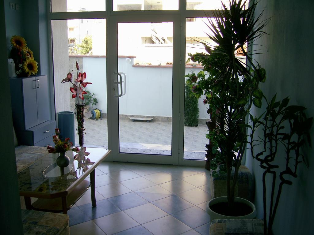 Sianie Guest House Равда Экстерьер фото