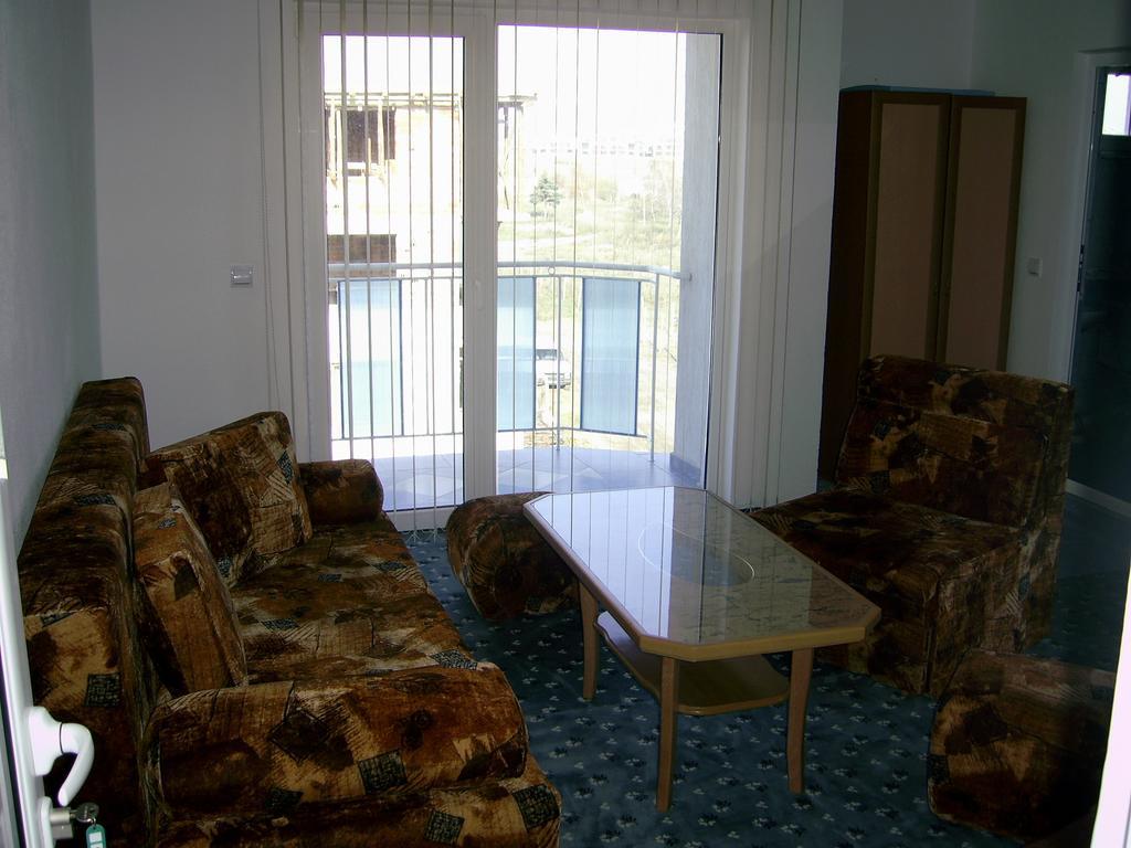 Sianie Guest House Равда Экстерьер фото