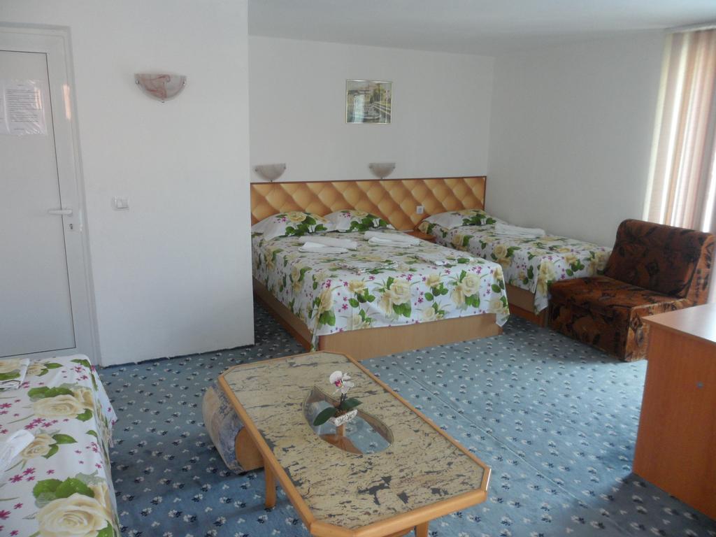Sianie Guest House Равда Экстерьер фото