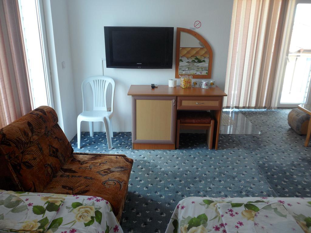Sianie Guest House Равда Экстерьер фото