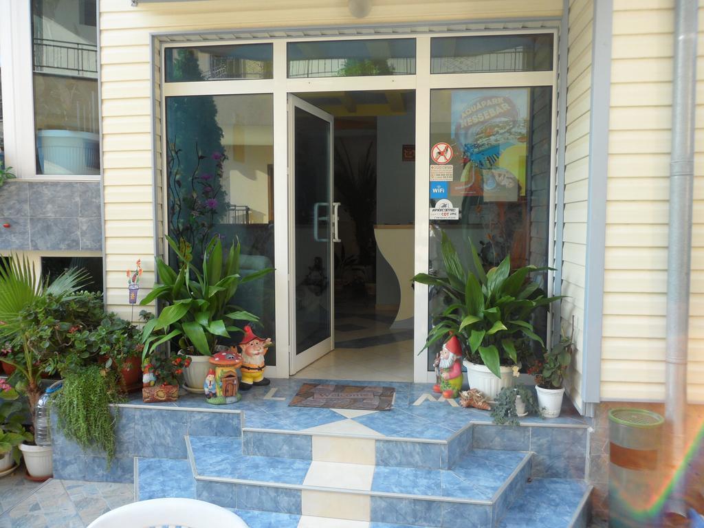 Sianie Guest House Равда Экстерьер фото