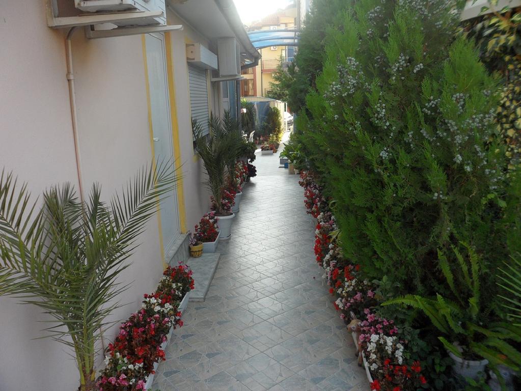 Sianie Guest House Равда Экстерьер фото