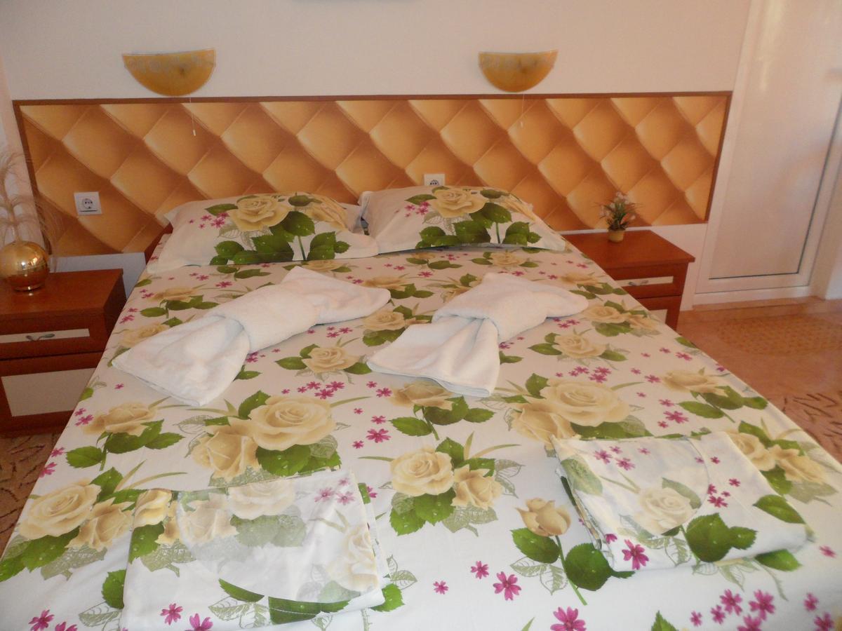 Sianie Guest House Равда Экстерьер фото