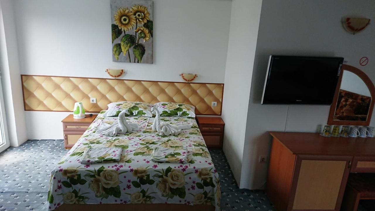 Sianie Guest House Равда Экстерьер фото